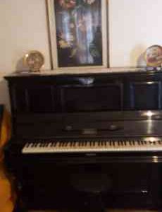 Pianoforte d epoca con tastiera d avorio.