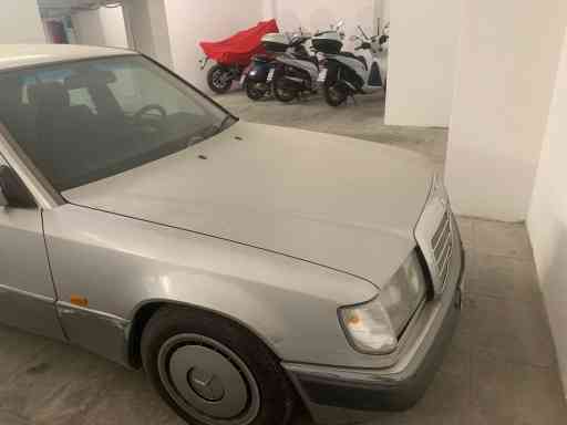 VENDO MERCEDES SERIE 124 MODELLO E 200 BENZINA ANNO 1991